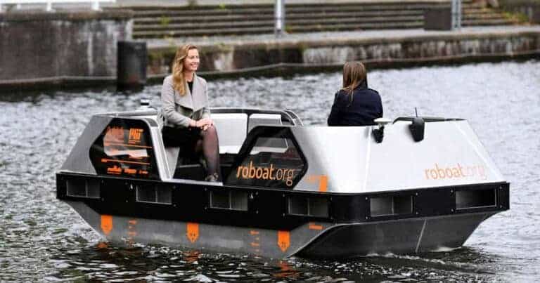 Een Roboat in Amsterdam