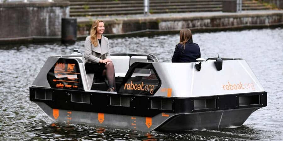 Een Roboat in Amsterdam
