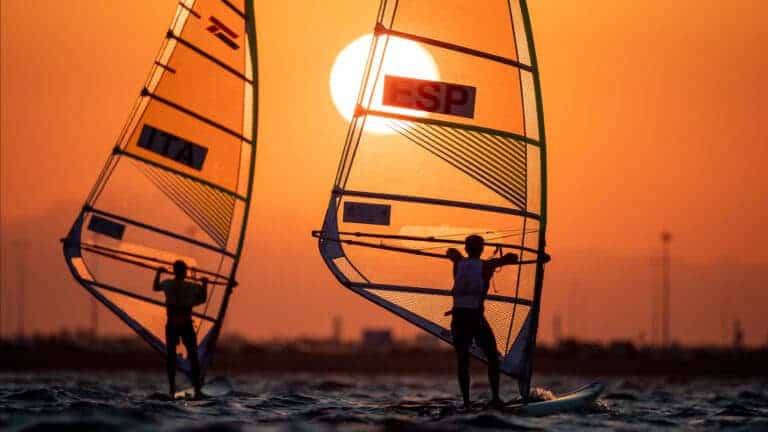 450 zeilers uit 69 verschillende landen klaar voor het 2022 Allianz Jeugd WK Zeilen