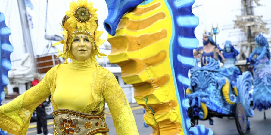 Straattheater op de kade bij Sail Den Helder 2023