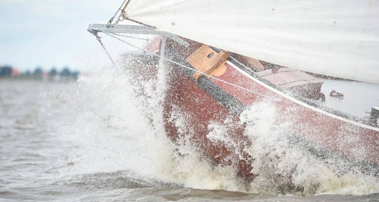 Te veel wind voor SKS-skûtsjesilen.