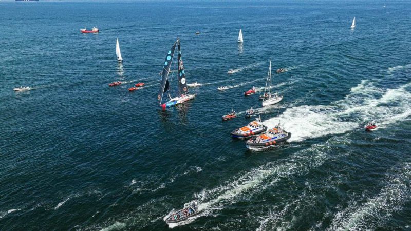 The Ocean Race 2022-23: 11th Hour Racing Team passeert de finishlijn in den in Den Haag