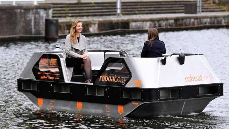 Een Roboat in Amsterdam