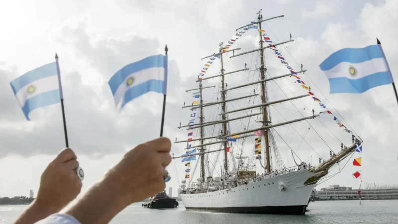 ARA Libertad uit Argentinie-Vaarmarkt