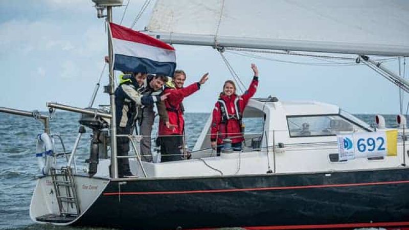 Blije Gezichten Na De Finish Van De Kustzeilers 24 Uurs Zeilrace