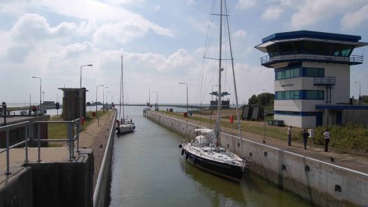 IJsselmeer Afsluitdijk Lorenzsluizen 01