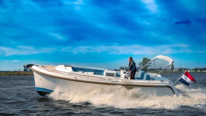 Intender 950 Cabrio, Ibiza style tender