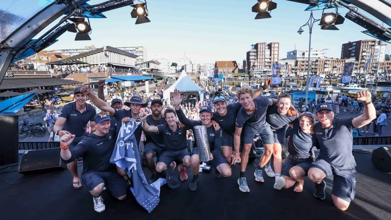 Team JAJO op het podium in Scheveningen