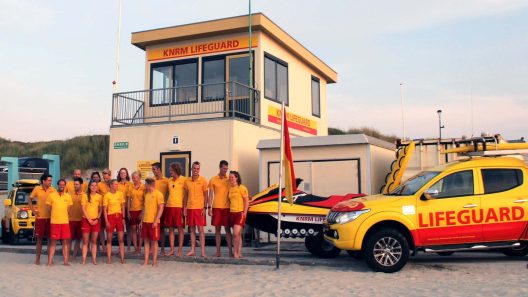 KNRM-lifeguards weer actief op stranden Friese Waddeneilanden-Vaarmarkt