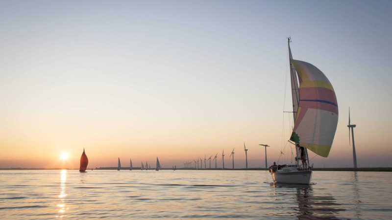 Varen in de zonsondergang