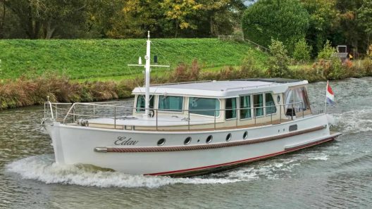Serious Yachts Gently Low Bridge 45 Sedan (2013)