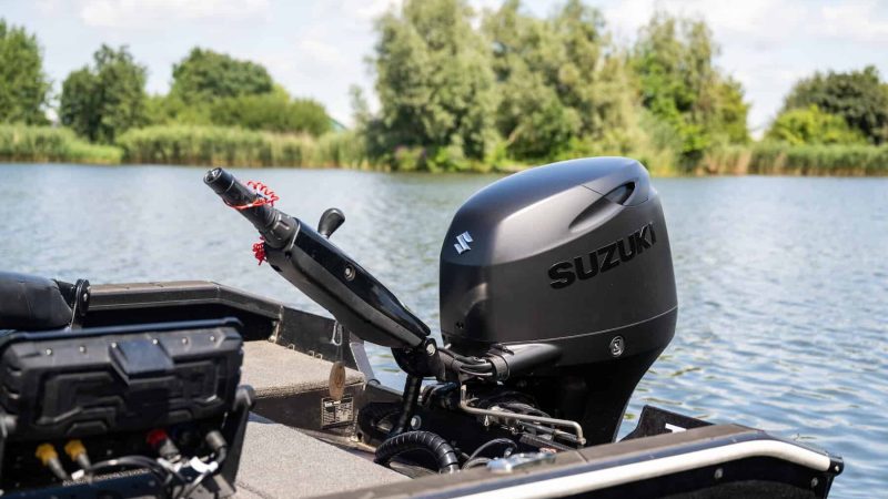 Suzuki-introduceert-nieuwe-matzwarte-DF60ATL_Vaarmarkt