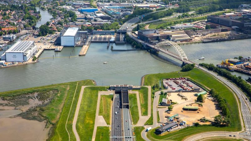 Luchtfoto Noordtunnel en Brug over de Noord.