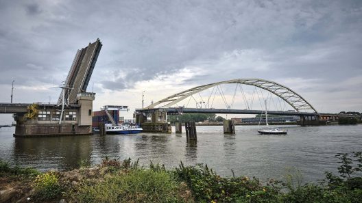 (C) Fred Libochant Fotografie

Papendrecht / Papendrechtsebrug / RWS