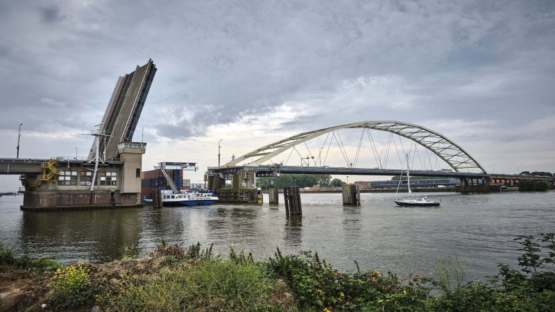 (C) Fred Libochant Fotografie

Papendrecht / Papendrechtsebrug / RWS