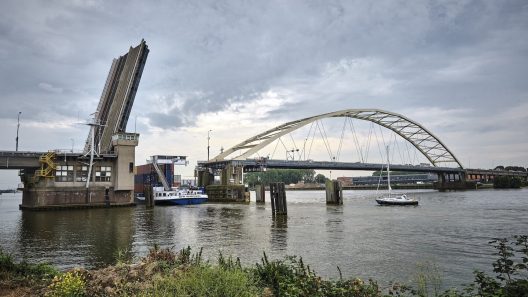 (C) Fred Libochant Fotografie

Papendrecht / Papendrechtsebrug / RWS