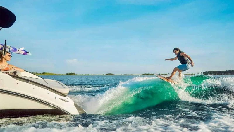 surfen op de golven van de Westeinderplassen-Vaarmarkt
