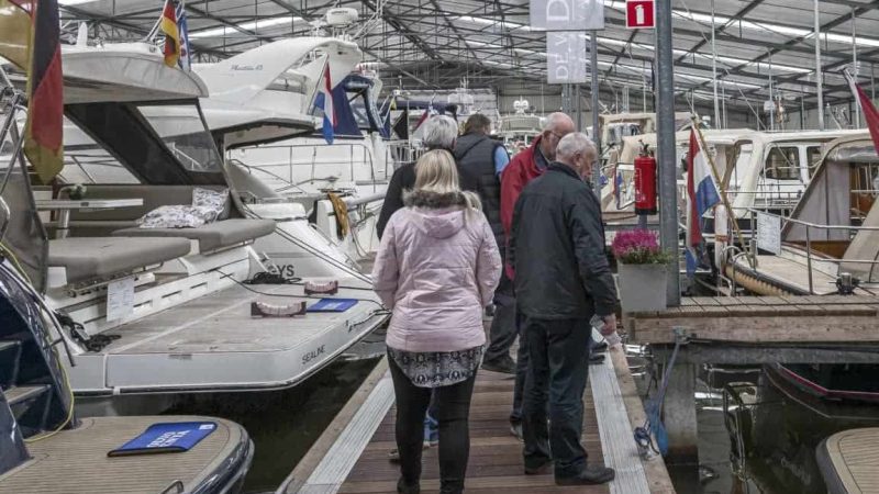 bezoekers op eerdere editie motorbootsneek